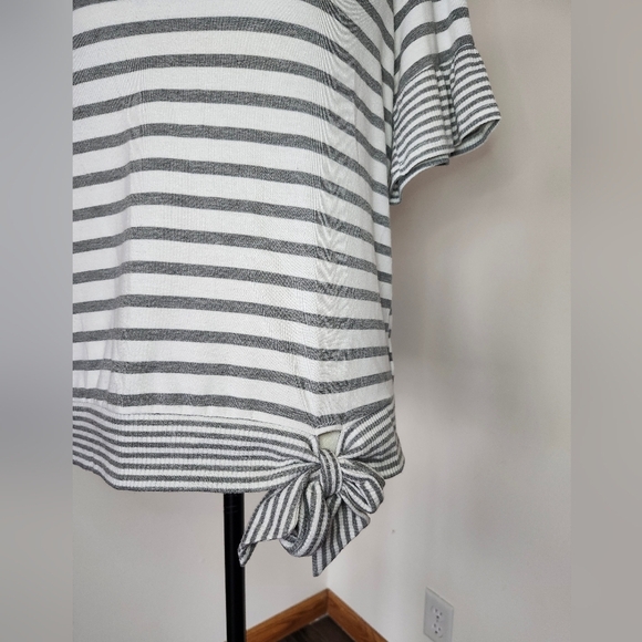 ☀️ Charming Charlie Striped Ruffle Shirt - Picture 2 of 5